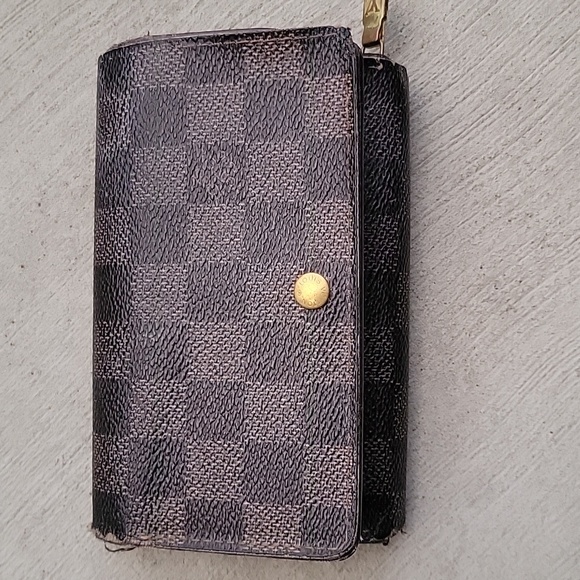 Louis Vuitton Handbags - Authentic Louis Vuitton Damier Wallet